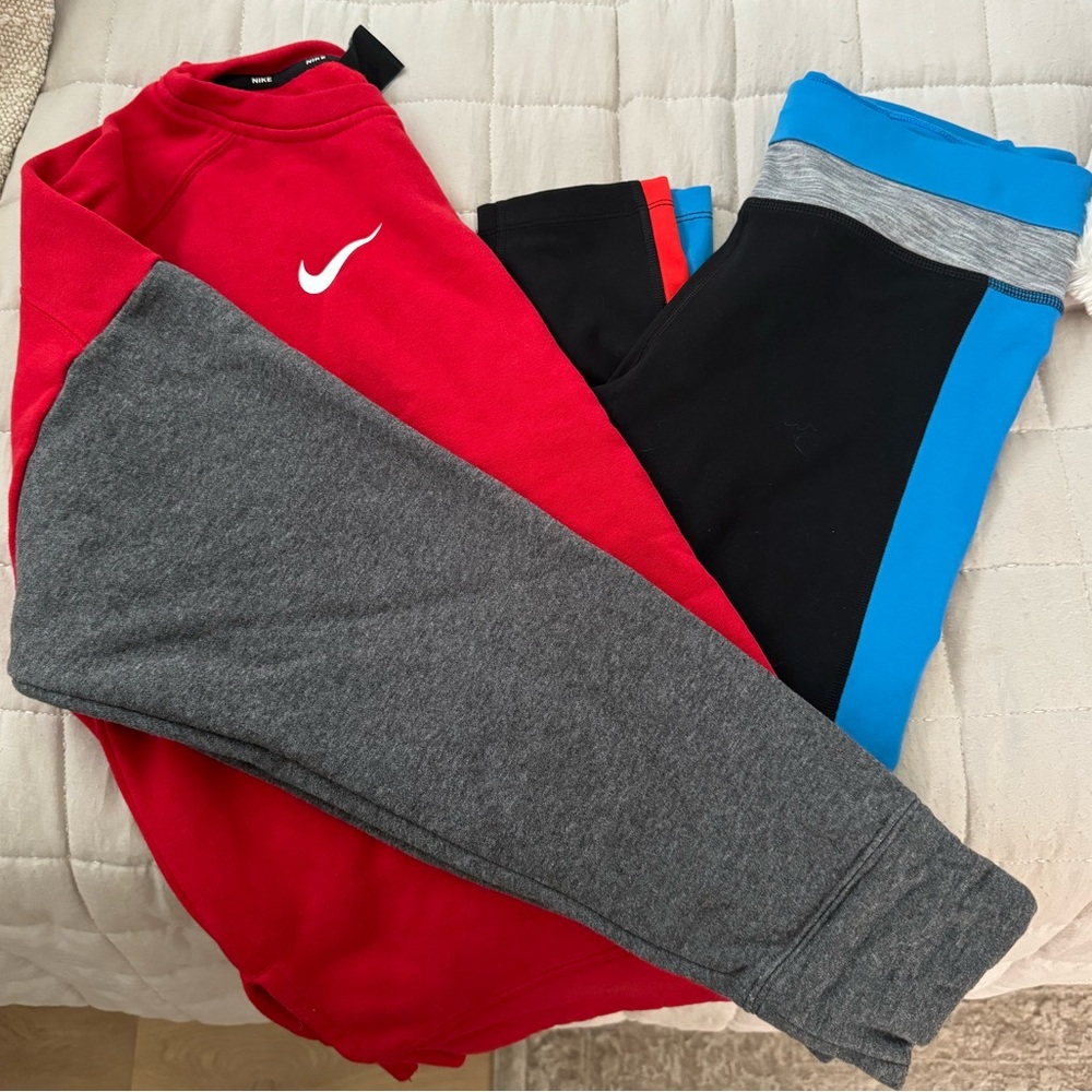 ❤️Nike sweatshirt Lg leggings M.❤️ tags off but never worn. Super cute.